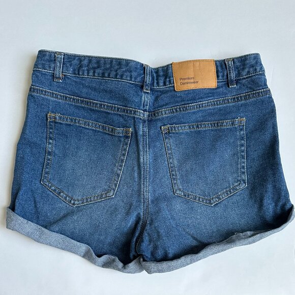 LOVE TREE - Jean Short Shorts - Picture 2 of 3